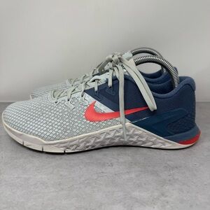 Nike Metcon 4 Gray and Navy Sneakers with Red Accent Size 9